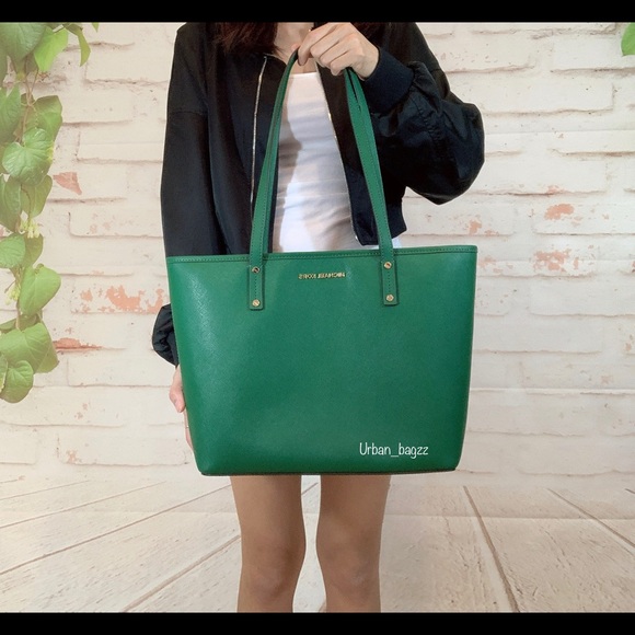Michael Kors Handbags - Michael Kors JST Medium Top Zip Tote